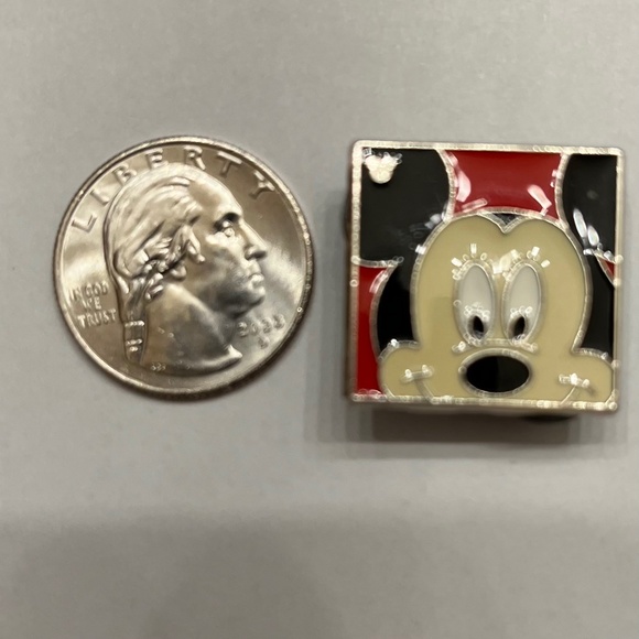 Collectible Genuine Disney Trading Pin, Mickey Mouse Face/Head - Picture 2 of 3